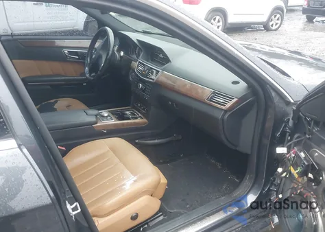 2011 Mercedes-Benz E 550 z USA, uszkodzony, nr VIN WDDHF7CB7BA411826